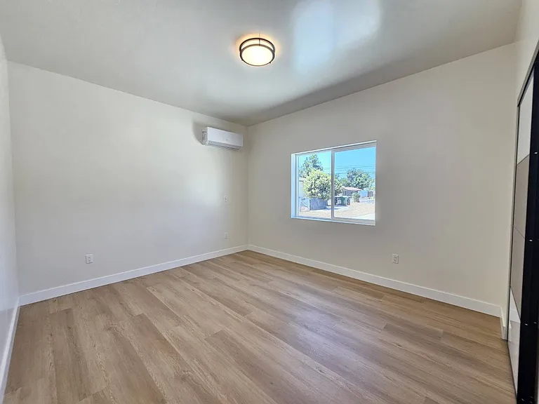 11821 Pipeline Ave #1 — Photo 17