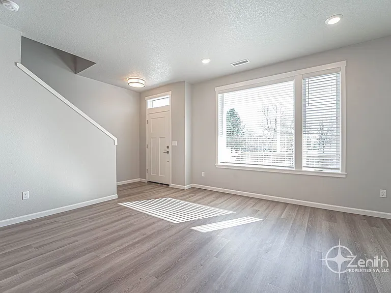 16334 NE 20th St — Photo 7