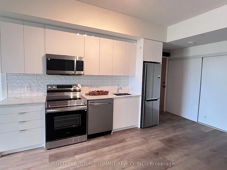 33 Erie Ave #402 — Photo 21