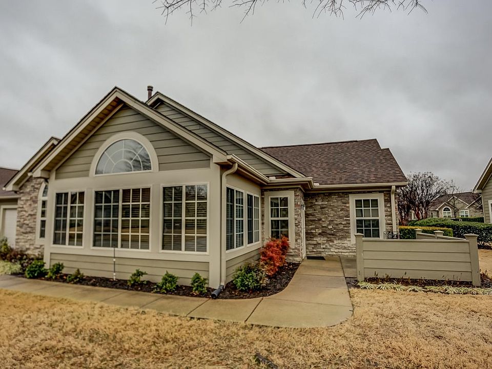 1st image of 1690 W Southfield Cir