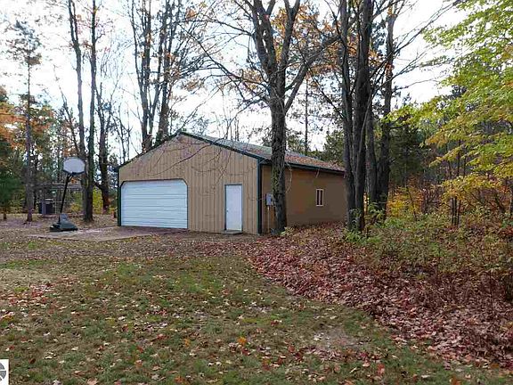2nd image of 1103 E Wexford Ave