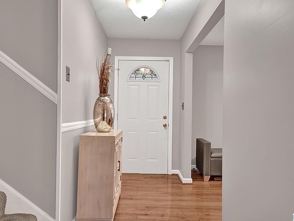 3rd image of 933 Martinwood Rd