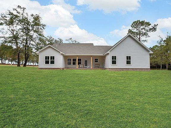 3rd image of 218 NE Oakwood Way
