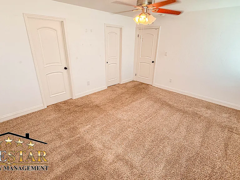 808 Hewlett St — Photo 21