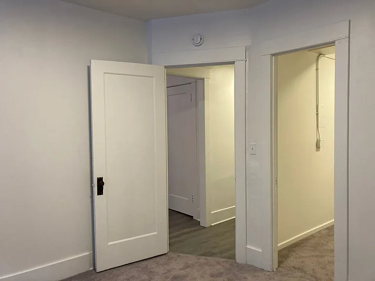 Virginian Apartments — Photo 10