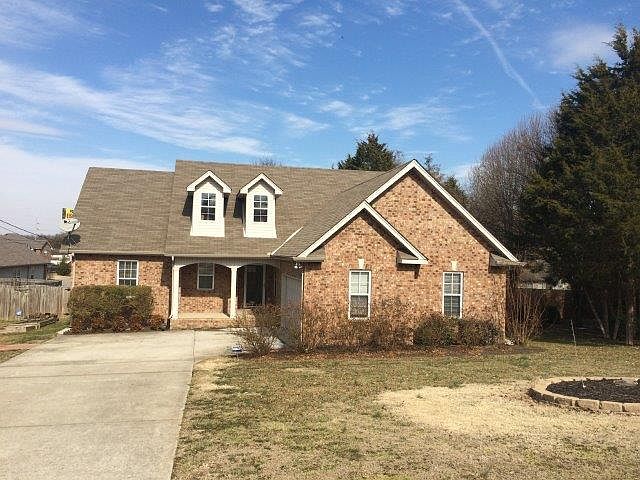 1st image of 2917 Greentree Dr
