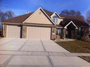 120 Wind Crest Ln, New Lenox, IL 60451