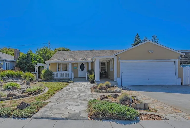 1441 Arnold Ave — Photo 1