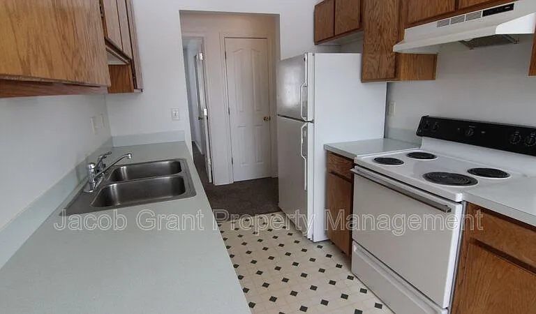 375 Golden St #3 — Photo 3