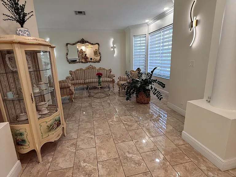 2385 Sunderland Ave — Photo 5