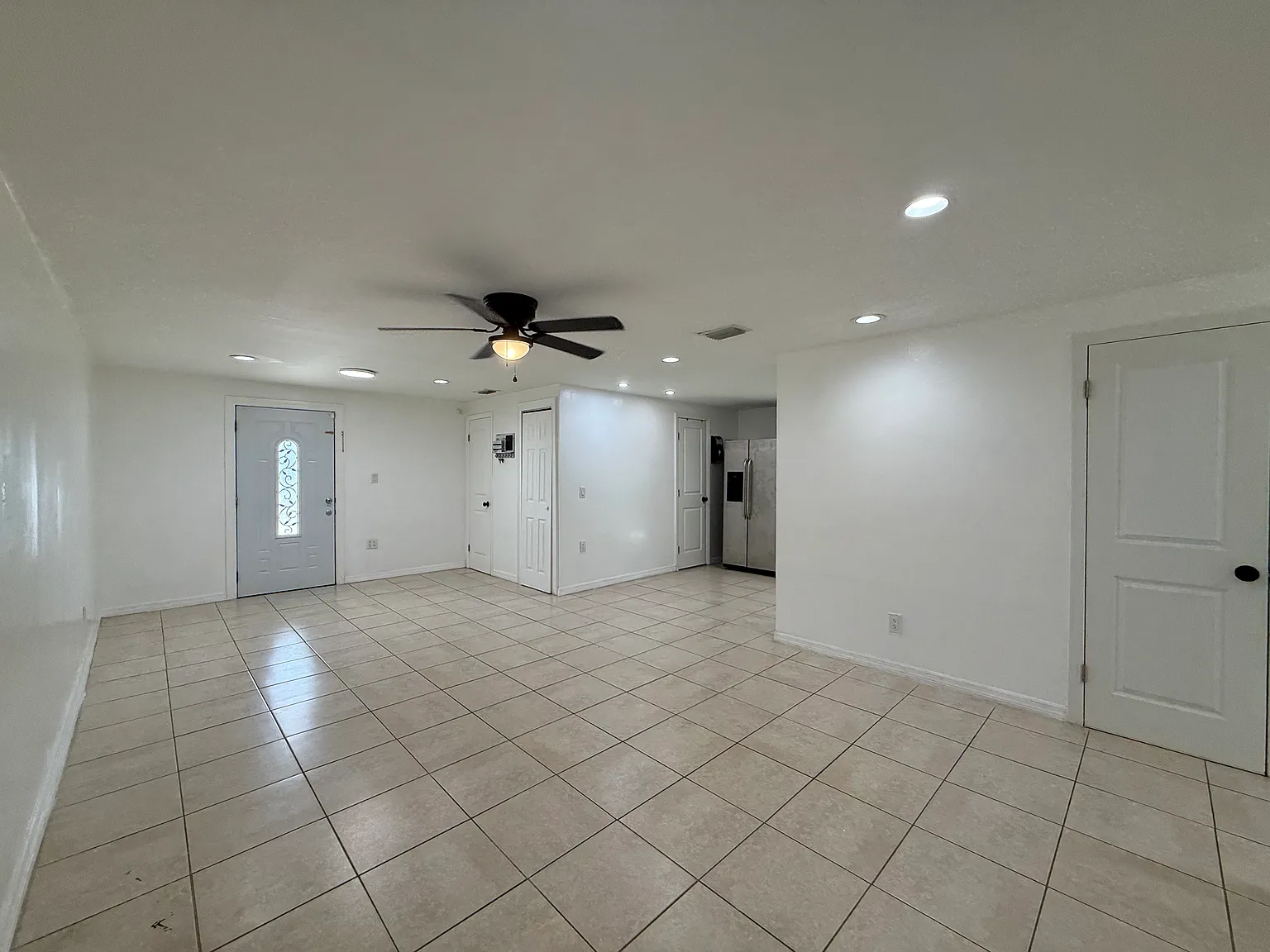 3 bed, 1.5 bath, 1080 sqft, $2,600 — Photo 4