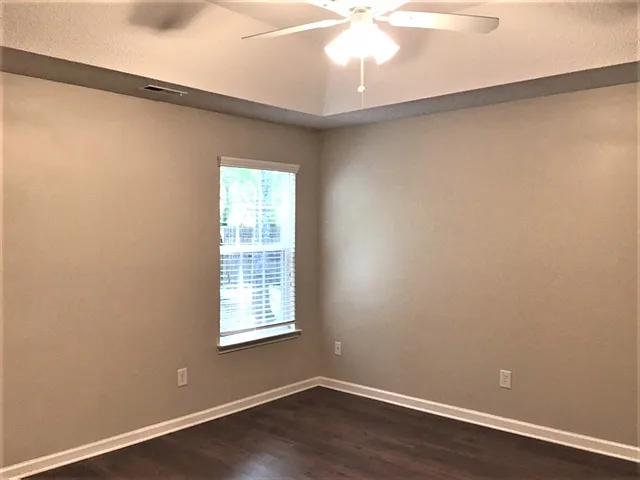 113 Trickle Dr — Photo 8