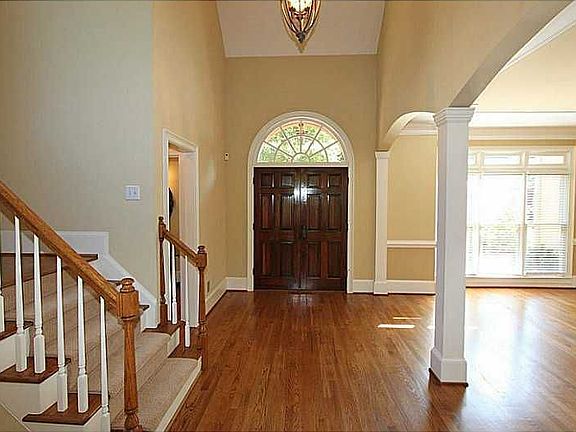 3rd image of 4577 Fountain Dr NE