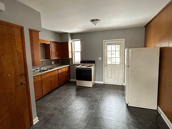 3rd image of 333 Greendale Ave #333