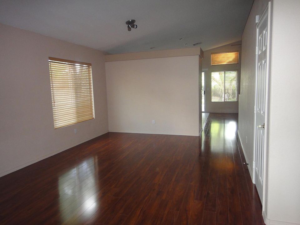 1st image of 25 Tanglewood Dr