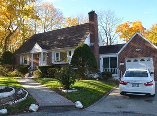 8 Sciortino Pl, White Plains, NY 10607