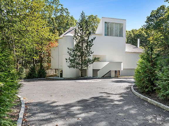 4th image of 2256 Noyac Rd