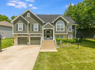 4207 Kensington Dr, Saint Joseph, MO 64506