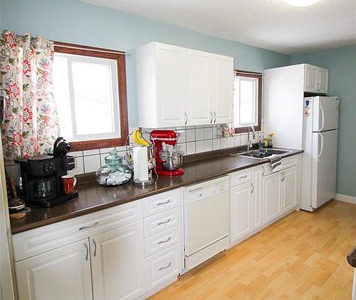 3rd image of 644 1st STREET W