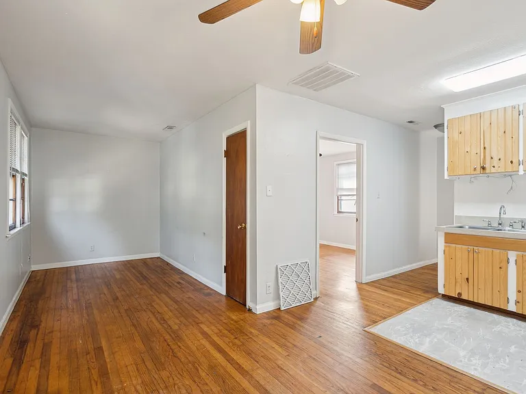 1007 Bethany St — Photo 12