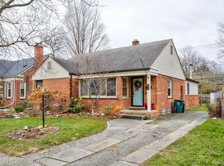 28 Maplefield Rd, Pleasant Ridge, MI 48069