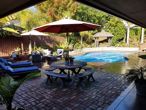 3rd image of 111 Thunderbird Dr