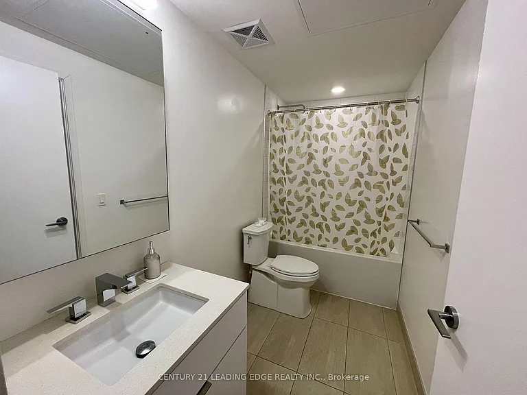25 Richmond St E #421 — Photo 6