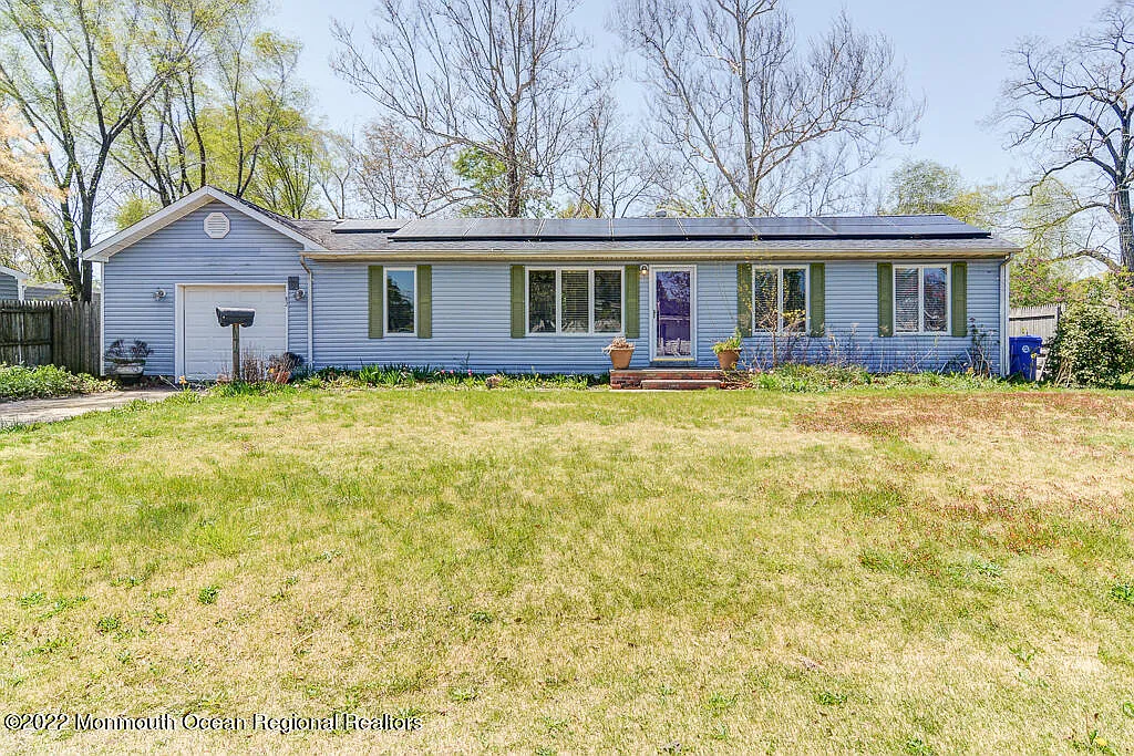 82 Redwood Drive W photo 1