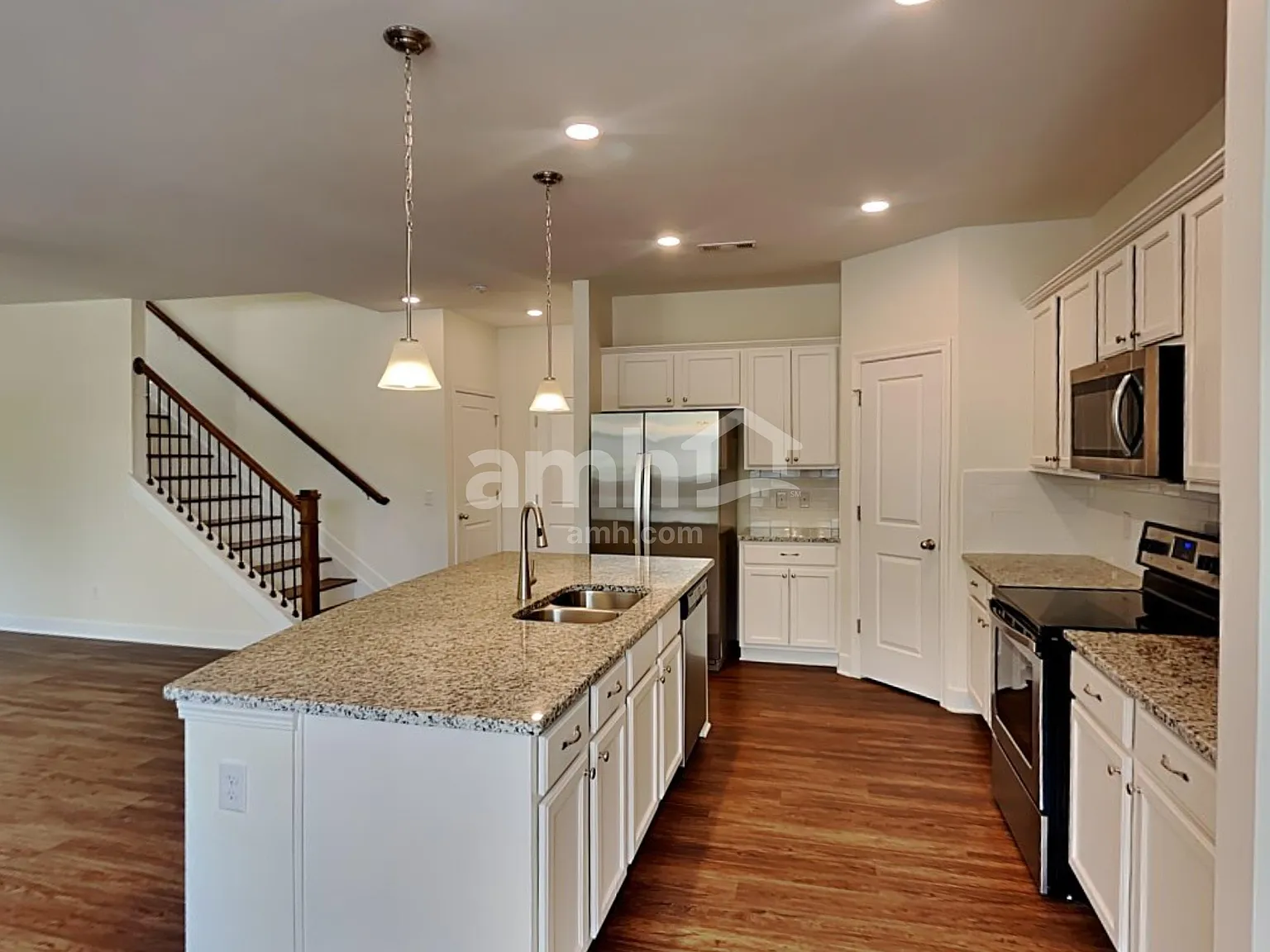 3 bed, 2.5 bath, 2022 sqft, $2,395 — Photo 3