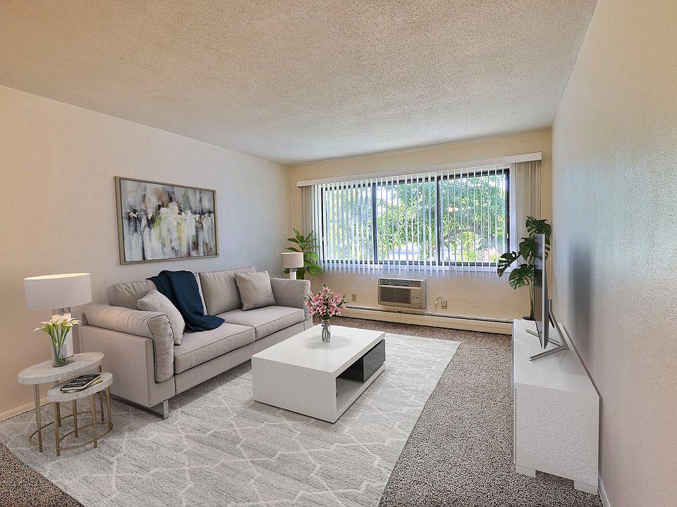 Fargo, ND Woodland Apartments | Living