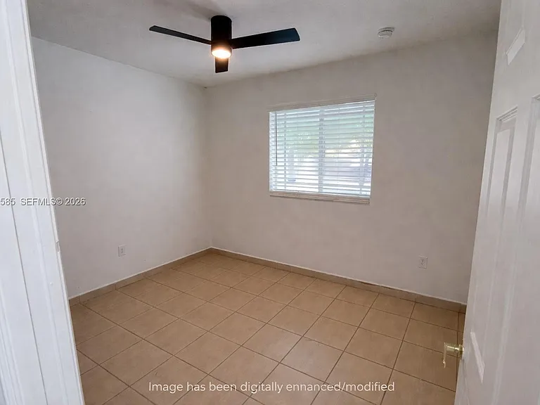 318 E 6th St #102 — Photo 10
