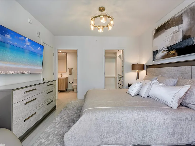 77 SE 5th St #3605 — Photo 6
