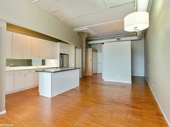 5th image of 728 W Jackson Blvd APT 904
