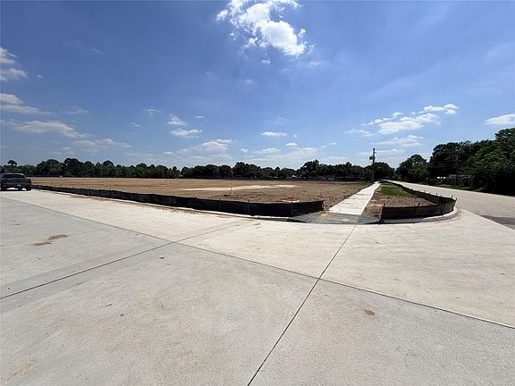 3rd image of 1202 Oaklen Ct Lot 14