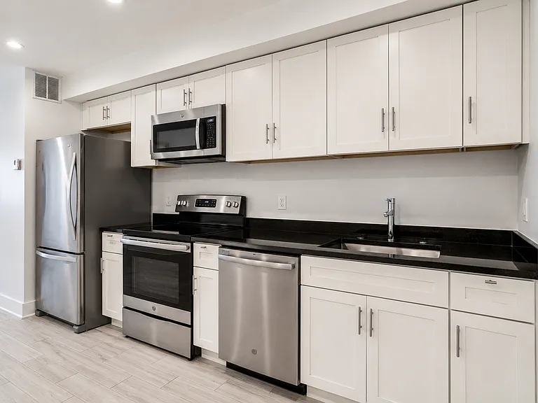 727 Quebec Pl NW #B — Photo 1