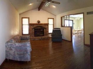 8408 Linda Ln, Pleasant Valley, MO 64068