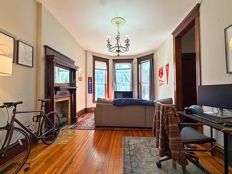1016 W Oakdale Ave #1 — Photo 2