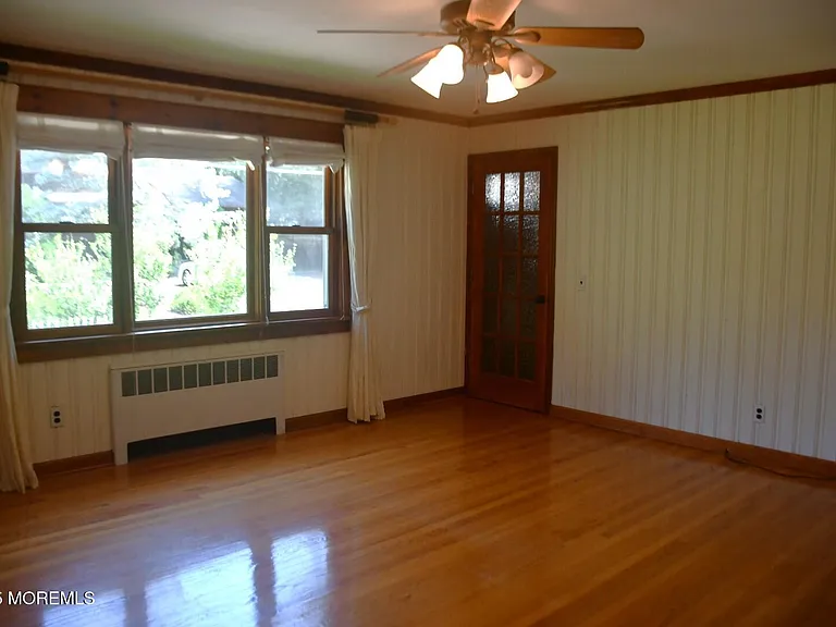303 Deerfoot Ln — Photo 4