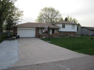 3012 Goldenrod Dr, Grand Island, NE 68801