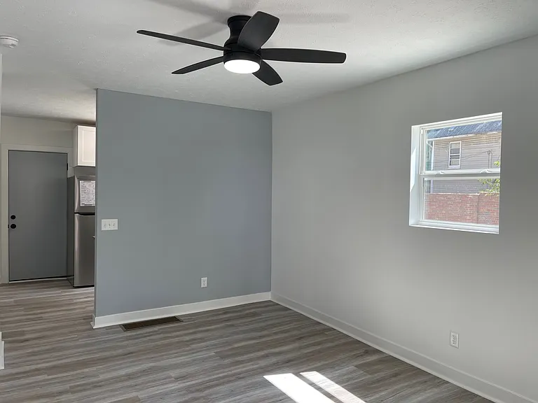 2275 W 11th St — Photo 3