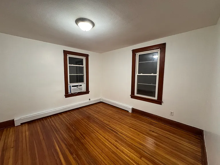 75 Queen St #1 — Photo 7