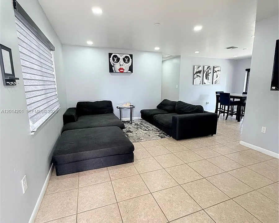 1410 NW 199th St