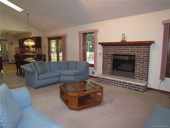 4th image of 6 Woodrose Dr