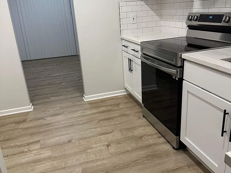 Robin Hood Apartments — Photo 14