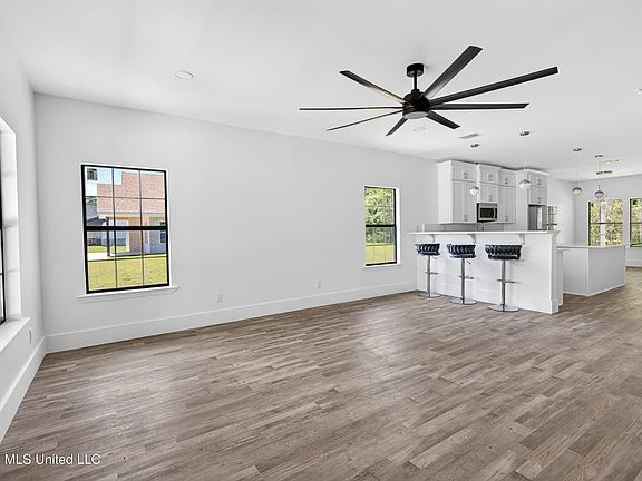 5th image of 3415 Raintree Dr