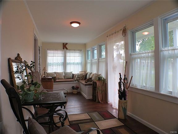 5th image of 284 Mayers St