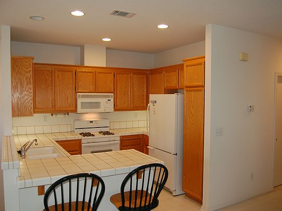 4th image of 404 Shandon Ct