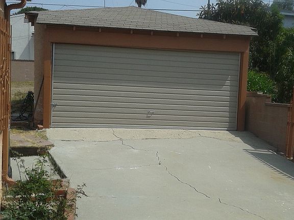 3rd image of 619 E Fairview Blvd