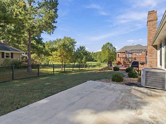 26th image of 5005 Dogwood Cir
