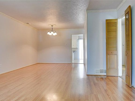 4th image of 11039 Joymeadow Dr